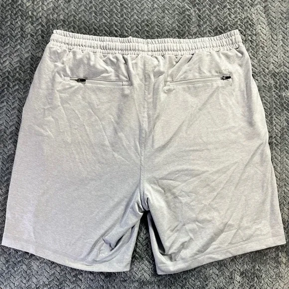 Vuori Mens Light Gray Performance Athletic Shorts Zipper Pockets Size XL